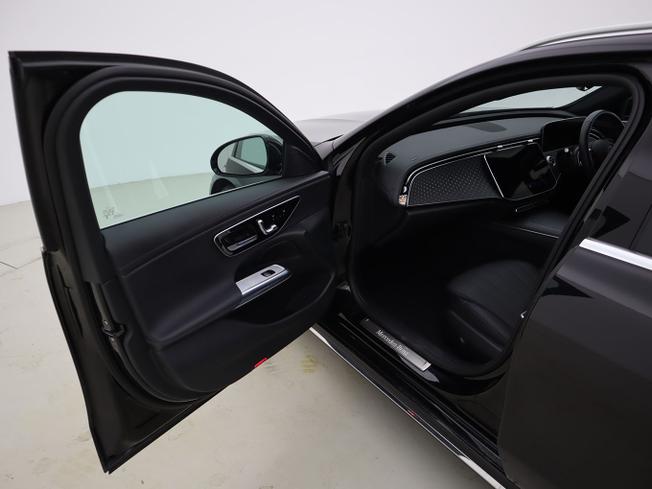 MERCEDES-BENZ E Class Photo 19