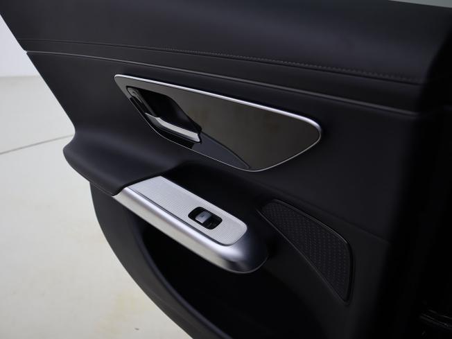 MERCEDES-BENZ E Class Photo 21