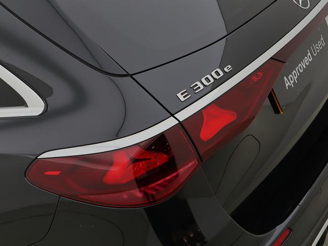 MERCEDES-BENZ E Class Photo 22