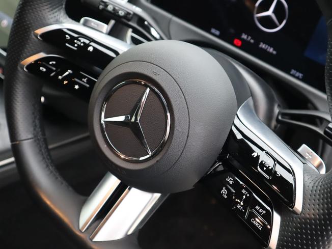 MERCEDES-BENZ E Class Photo 23