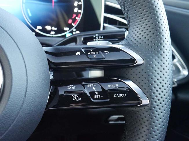 MERCEDES-BENZ E Class Photo 13