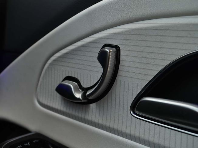 MERCEDES-BENZ CLA Class Photo 16