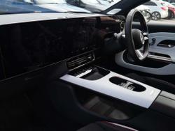MERCEDES-BENZ CLA Class Photo 3