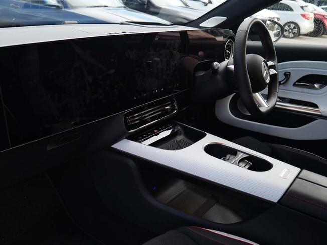 MERCEDES-BENZ CLA Class Photo 3