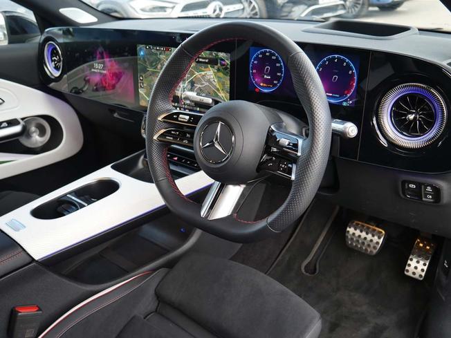 MERCEDES-BENZ CLA Class Photo 30