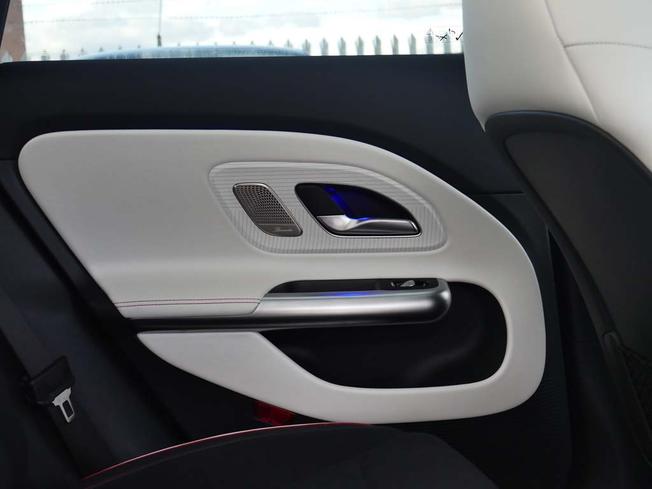 MERCEDES-BENZ CLA Class Photo 33