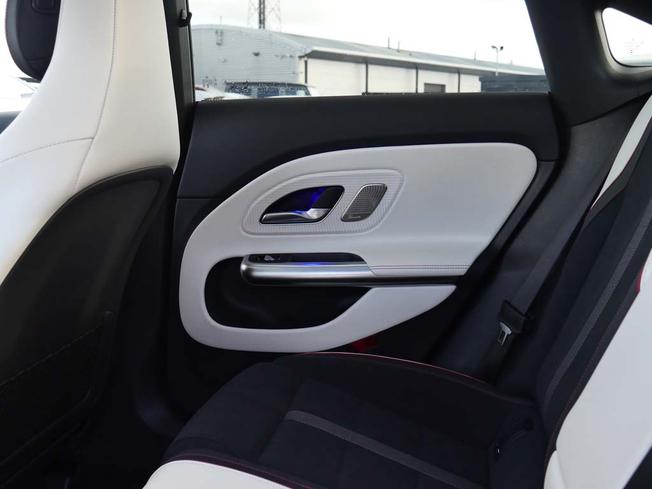 MERCEDES-BENZ CLA Class Photo 36