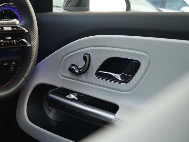 MERCEDES-BENZ CLA Class Photo 38