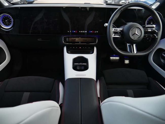 MERCEDES-BENZ CLA Class Photo 5