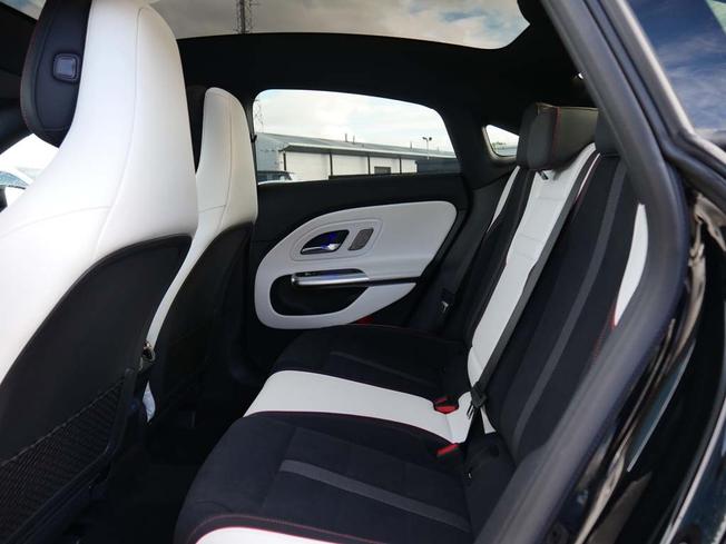 MERCEDES-BENZ CLA Class Photo 8