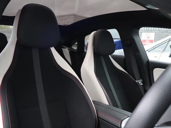 MERCEDES-BENZ Cla Class Photo 18