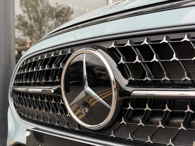 MERCEDES-BENZ CLA Class Photo 13
