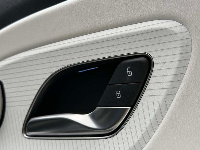 MERCEDES-BENZ CLA Class Photo 21