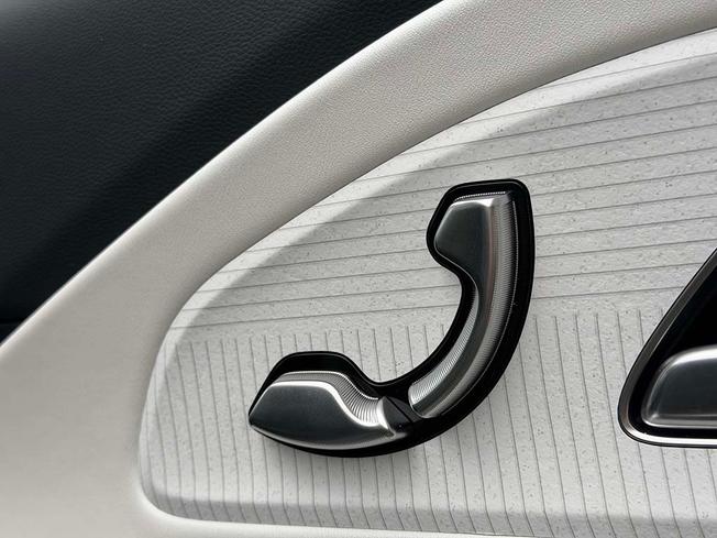 MERCEDES-BENZ CLA Class Photo 22