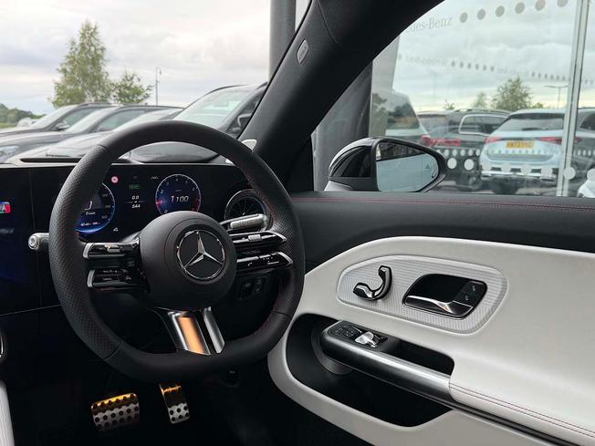 MERCEDES-BENZ CLA Class Photo 40