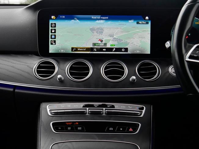 MERCEDES-BENZ E Class Photo 12