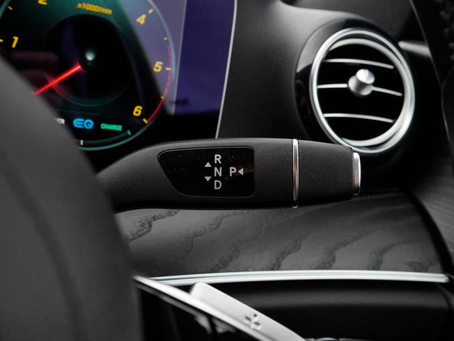 MERCEDES-BENZ E Class Photo 16