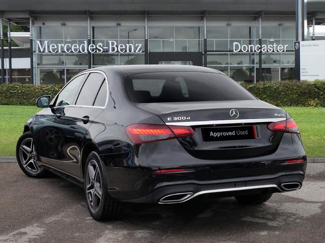 MERCEDES-BENZ E Class Photo 2