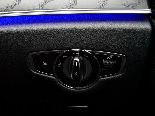MERCEDES-BENZ E Class Photo 30