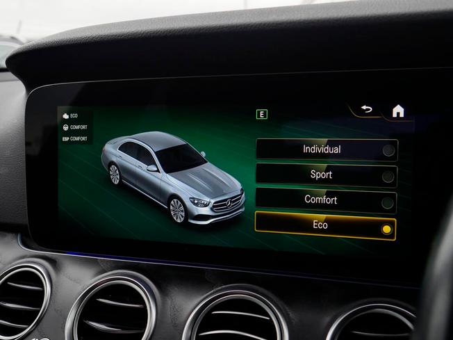 MERCEDES-BENZ E Class Photo 32
