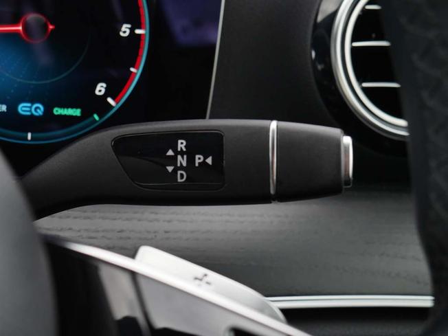 MERCEDES-BENZ E Class Photo 14