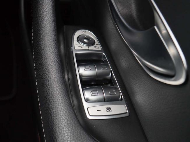 MERCEDES-BENZ E Class Photo 16