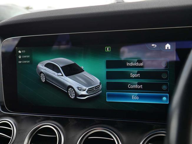 MERCEDES-BENZ E Class Photo 30