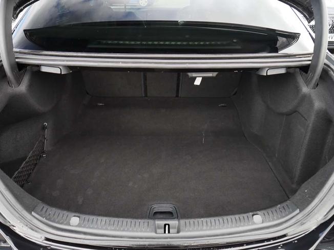 MERCEDES-BENZ E Class Photo 9