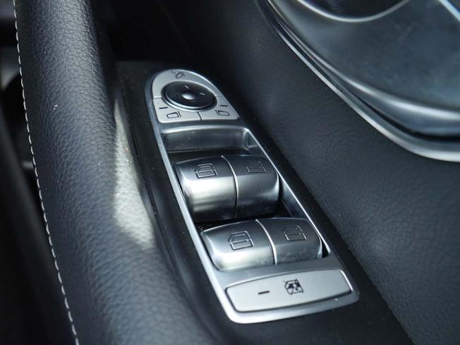 MERCEDES-BENZ E Class Photo 15