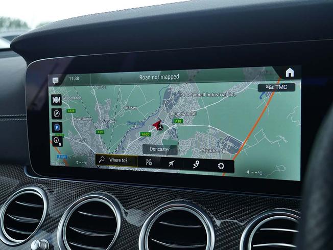 MERCEDES-BENZ E Class Photo 26