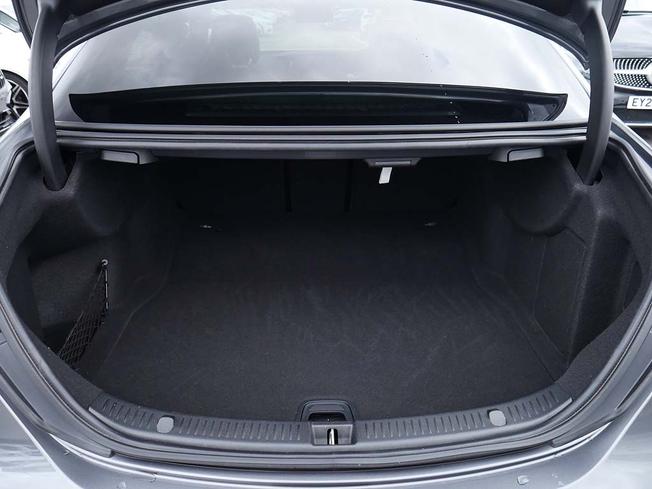 MERCEDES-BENZ E Class Photo 9