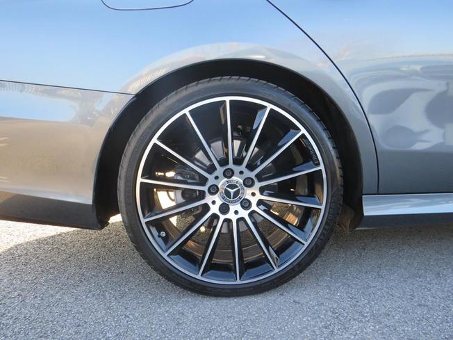 MERCEDES-BENZ E Class Photo 12