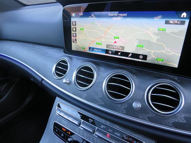 MERCEDES-BENZ E Class Photo 18