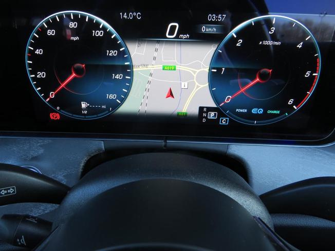 MERCEDES-BENZ E Class Photo 35