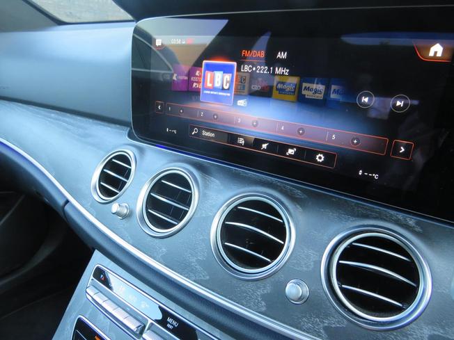 MERCEDES-BENZ E Class Photo 39