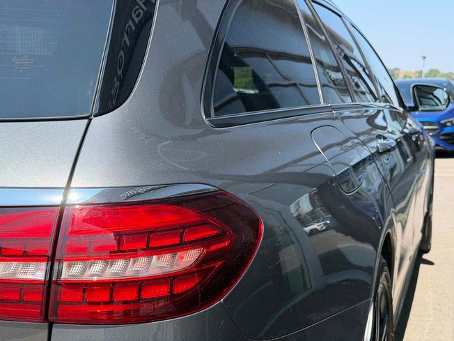 MERCEDES-BENZ E Class Photo 18