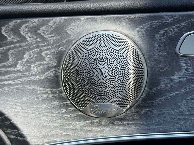 MERCEDES-BENZ E Class Photo 23