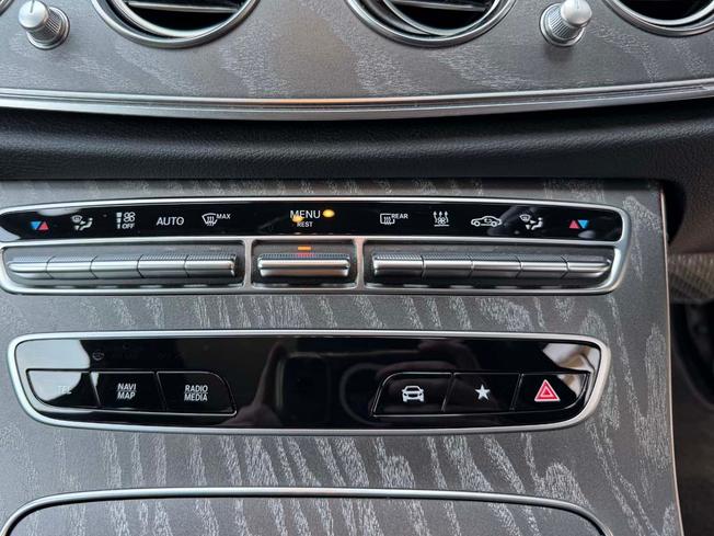 MERCEDES-BENZ E Class Photo 32