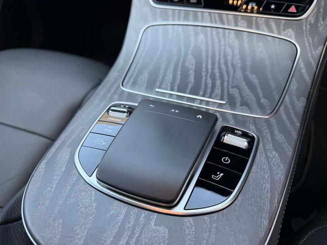 MERCEDES-BENZ E Class Photo 33