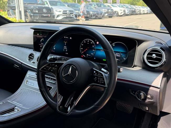 MERCEDES-BENZ E Class Photo 44