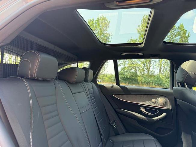 MERCEDES-BENZ E Class Photo 8