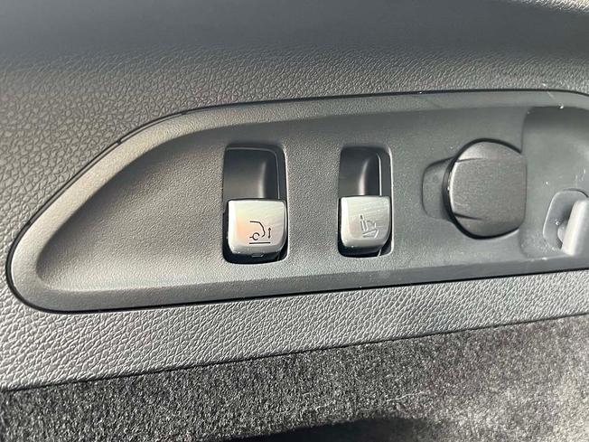 MERCEDES-BENZ Glc Photo 25