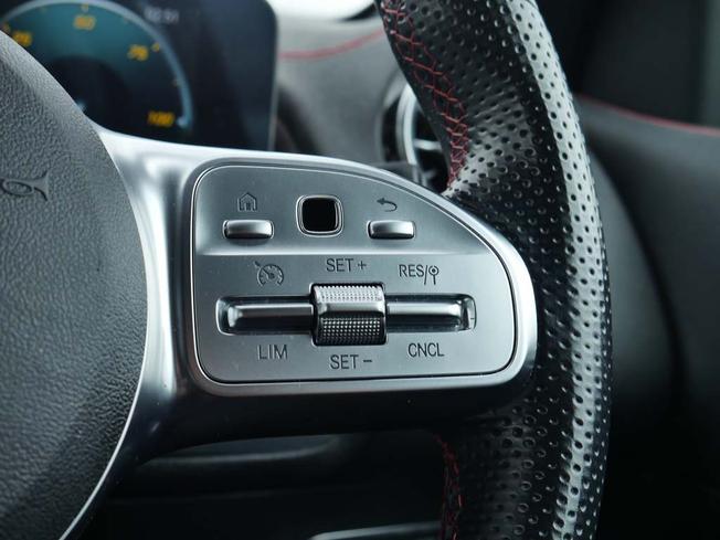 MERCEDES-BENZ Eqb Photo 13