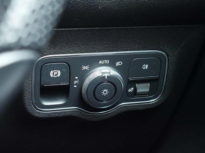 MERCEDES-BENZ Eqb Photo 14
