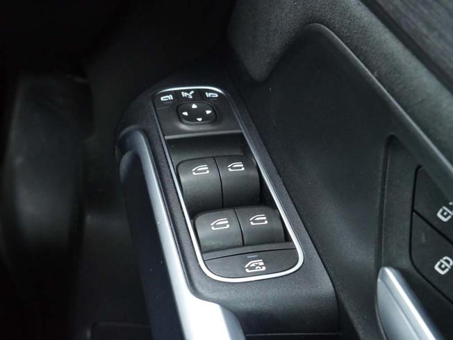 MERCEDES-BENZ Eqb Photo 15