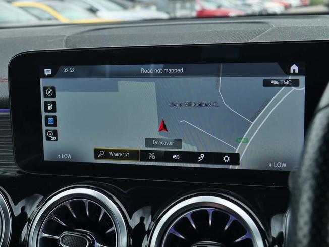 MERCEDES-BENZ Eqb Photo 18