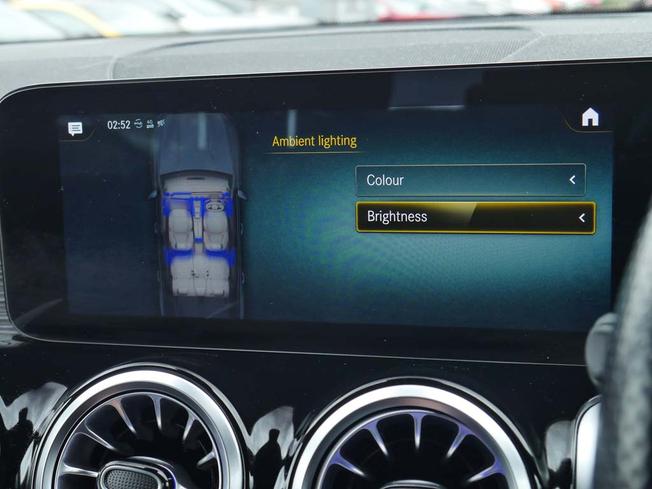 MERCEDES-BENZ Eqb Photo 20