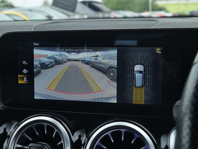 MERCEDES-BENZ Eqb Photo 28