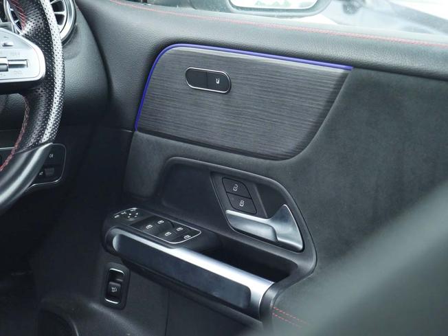 MERCEDES-BENZ Eqb Photo 40
