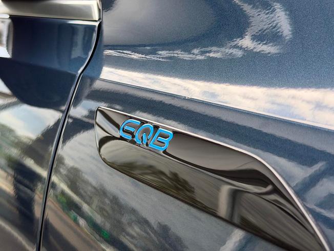 MERCEDES-BENZ Eqb Photo 14